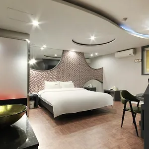 Otel Rosso, Busan